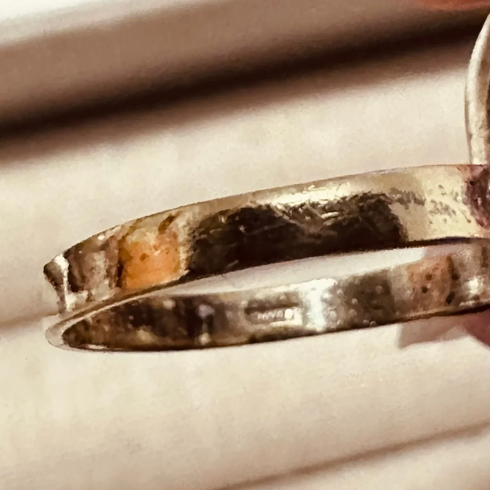 Vintage | Ring | Sterling Silver Garnet Ring - Picture 10 of 12